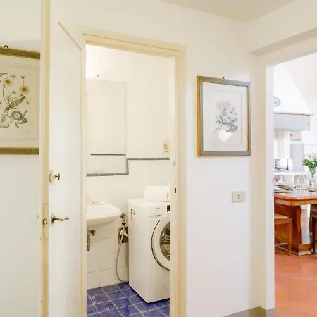 Torquato - Unique From A Renaissance Kitchen Apartment Florenz